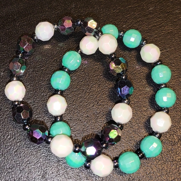 Iridescent Bracelet and Earrings Set - Picture 7 of 15